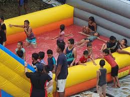 kids in pool-waterslide